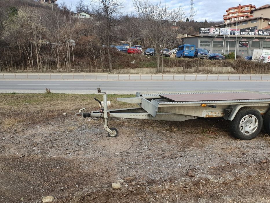 Платформа Под Наем за превоз на автомобили и строителна техника