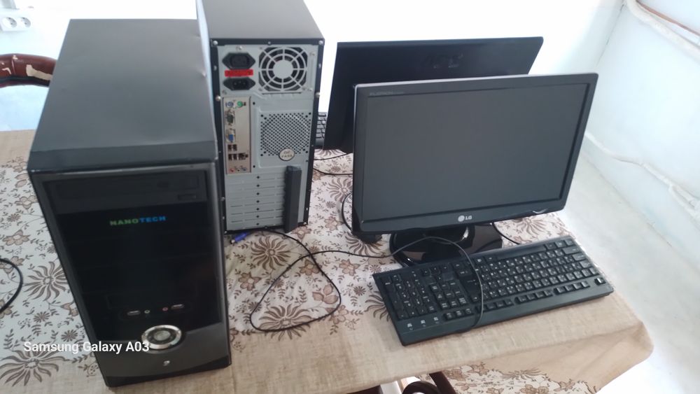 Eski Komputer (Monitor,sistema blok klavatura )