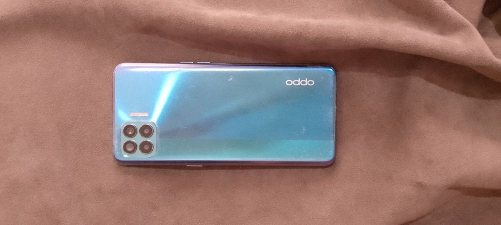 Продам оppo reno 4 и наушники