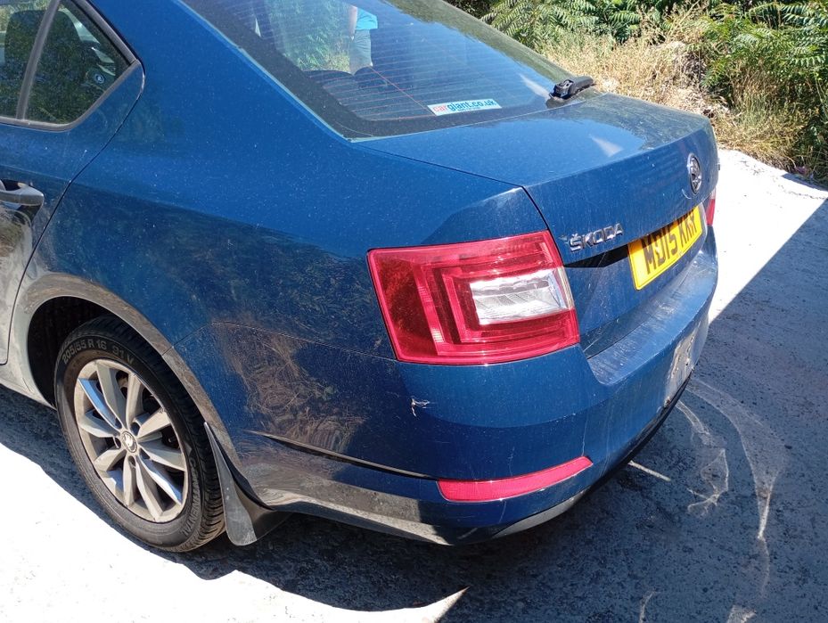 Шкода Октавия 1.6 тди 2015 год