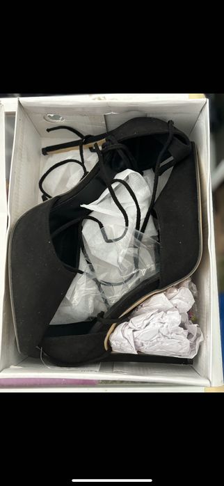 Дамски обувки на висок ток