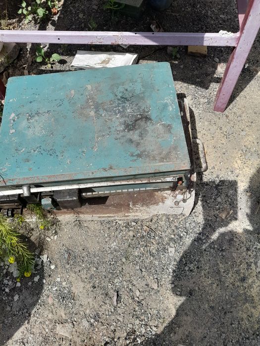 Продаю весы напольный  .