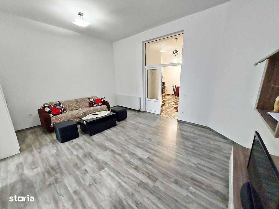 Apartament 3 camere, boxa, pod, parcare, Centru,  zona B-dul Eroilor