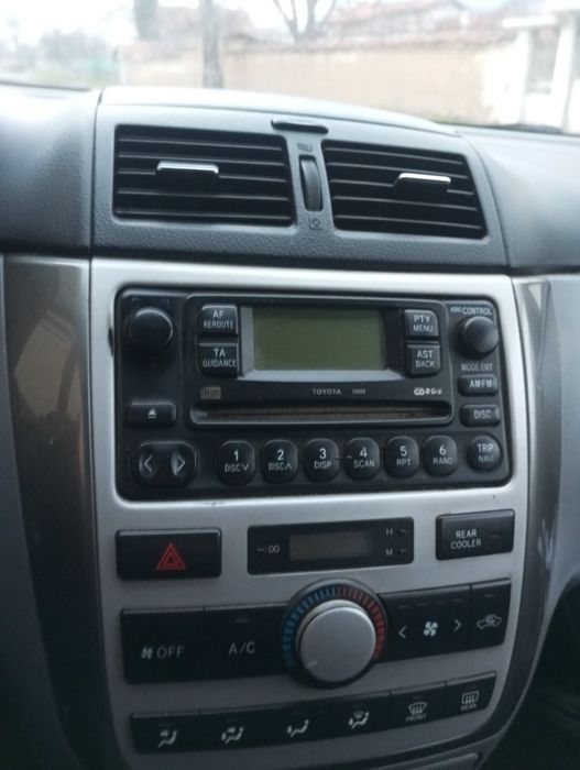 Тойота Авенсис Версо на части