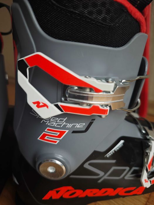 детски ски и ски обувки