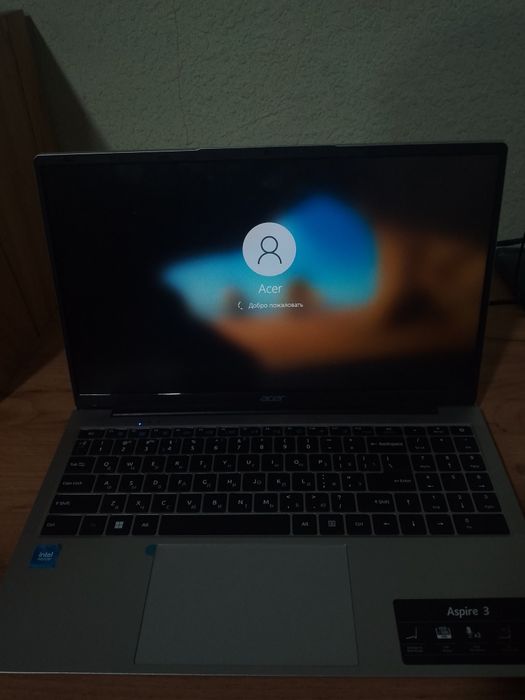 Acer brendidan notbuk Hali yangi ideal turubdi