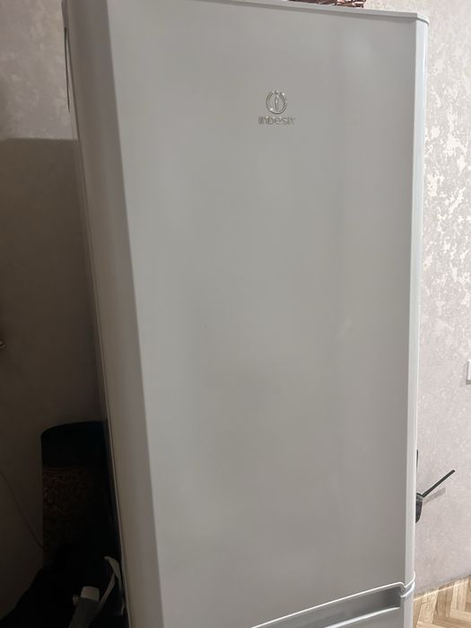 Холодильник Indesit
