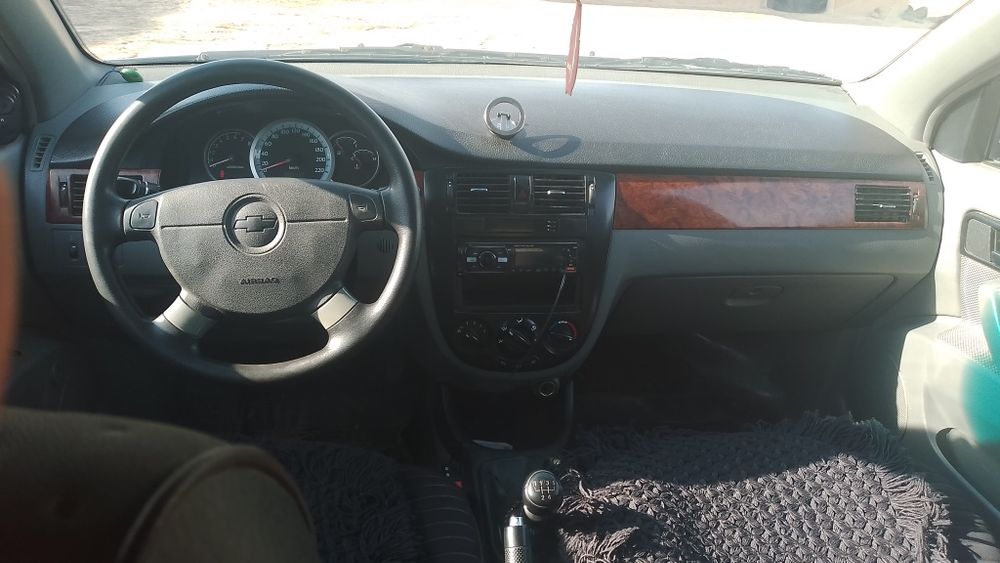 Lasetti moshinasi sotiladi 2010 yil 2 pozitsa mexanika.