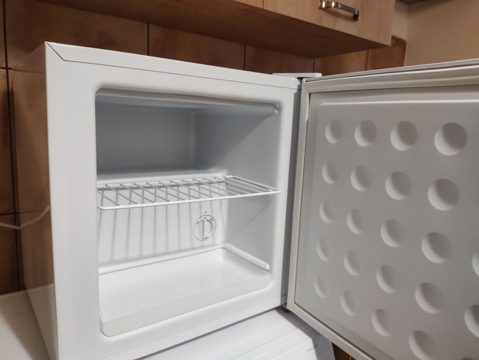 Mini congelator H. Koenig, FGW400, capacitate 34 litri, compact,