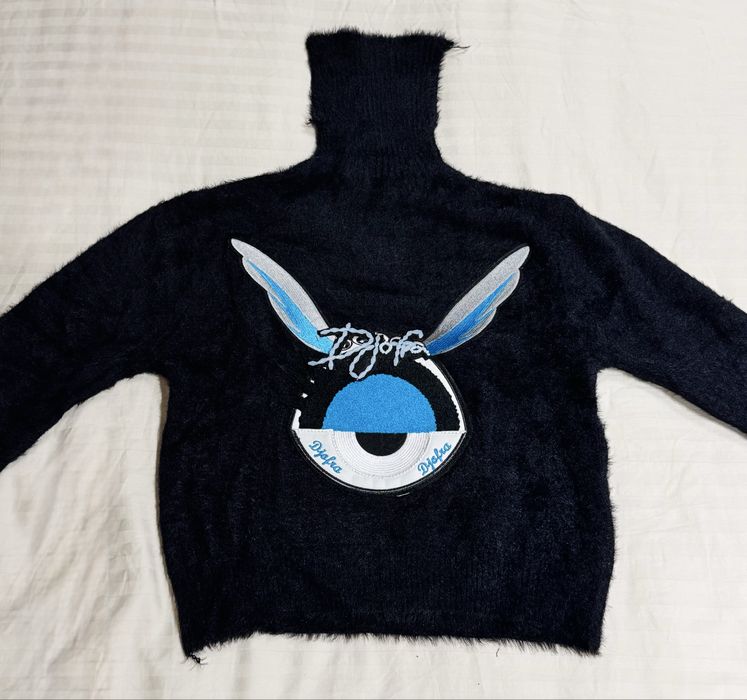 Черно поло Djofra и бял летен сет