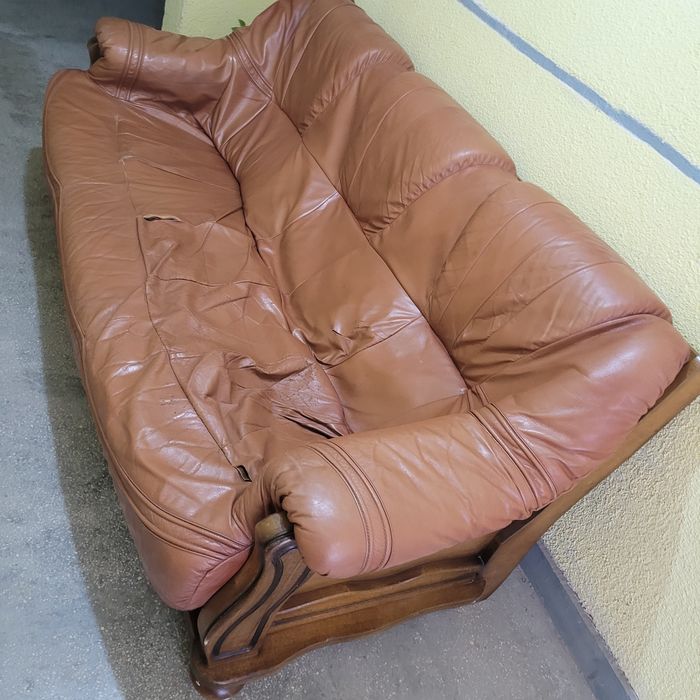 Кожен диван за вилата