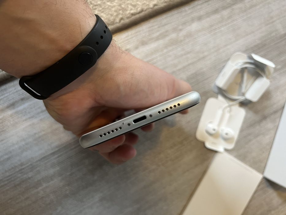 Iphone xR, white, 128GB