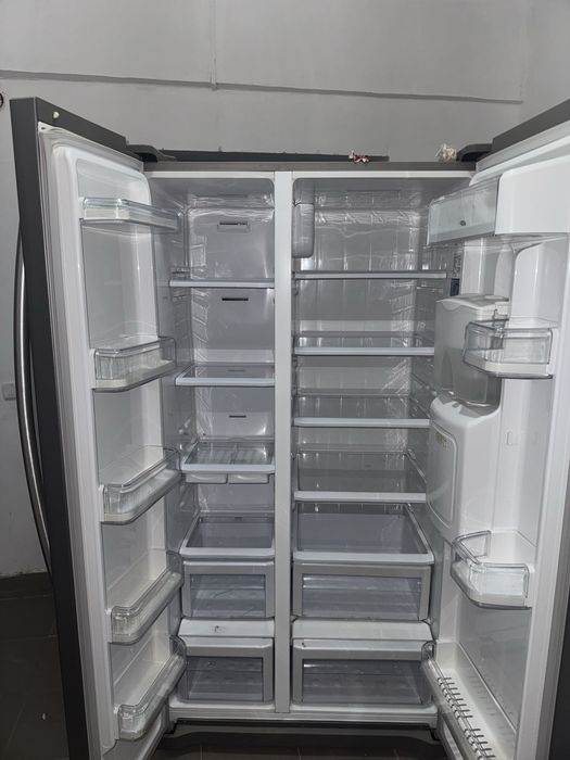 Холодильник Samsung