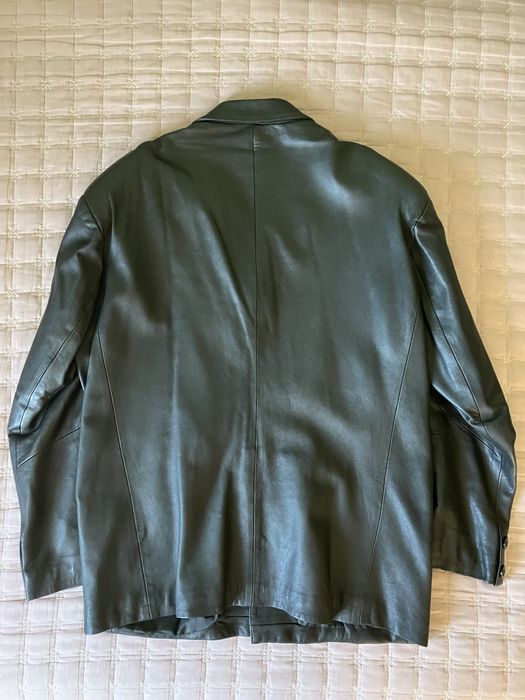 Мъжко сако от естествена кожа.