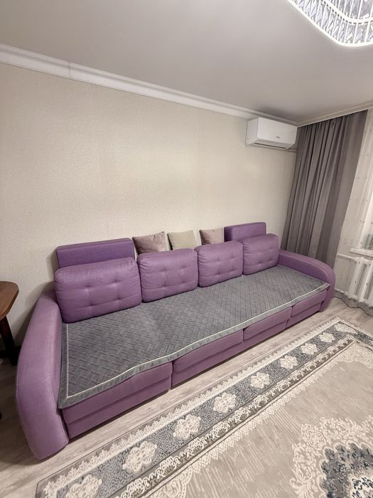 Просторный диван