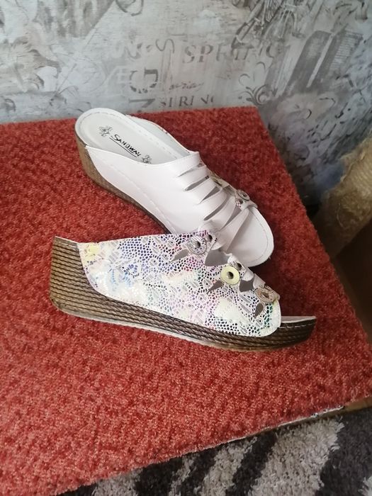 Продам босоножки.