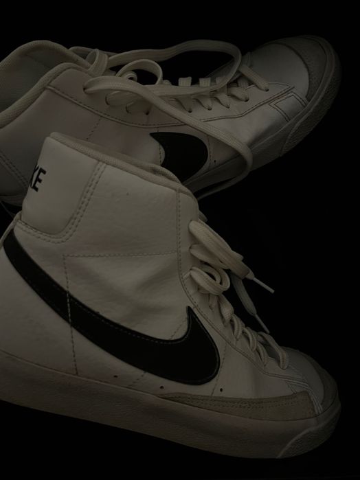 Nike бели обувки