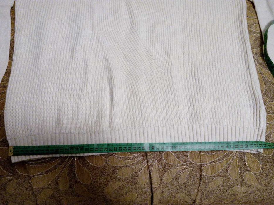 свитер привозной с Дубаев новый