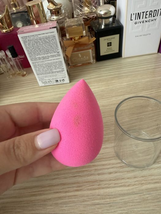 Beauty blender buretel machiaj luat din Sephora