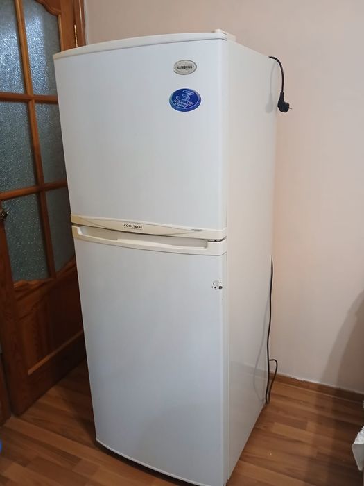 Холодильник Samsung