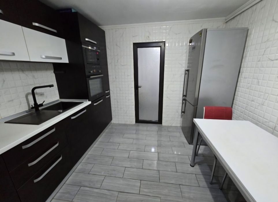 Vând Apartament 2 camere/Et 2/Unirii Sud (Pedagogic si Scoala 15) — fotografia 3