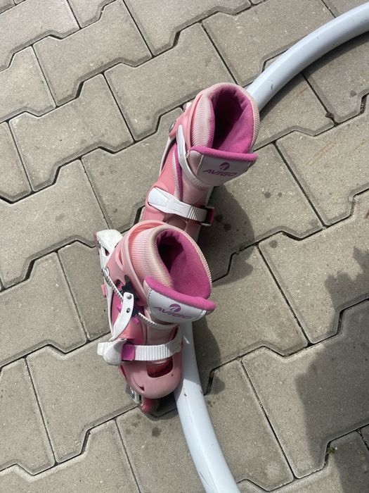 Role fete AVIGO roz/alb – Mărime reglabilă (4 numere)