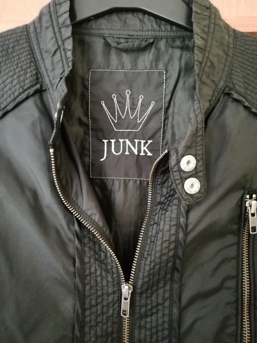 JUNK DE LUXE! С Ципове и Капси.