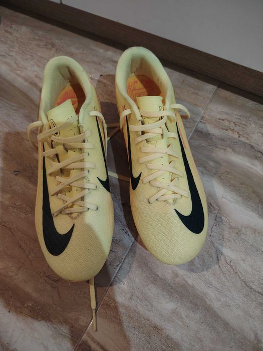 Бутони Nike номер 37, 5