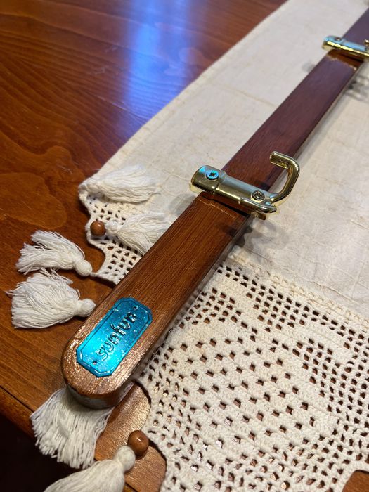 Дизайнерска ръчно правена закачалка