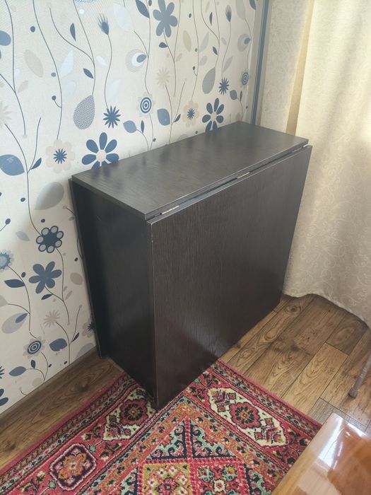 Продам стол книжку