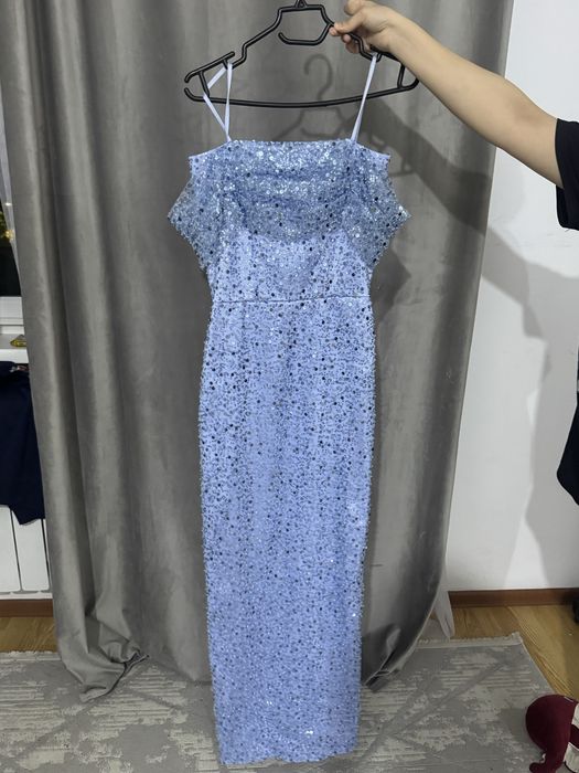 платье голубого цвета