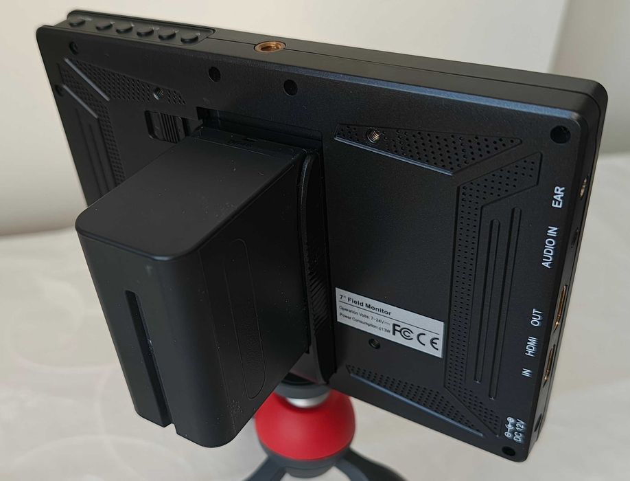 Продавам 7 - инчов монитор Eyoyo E7S