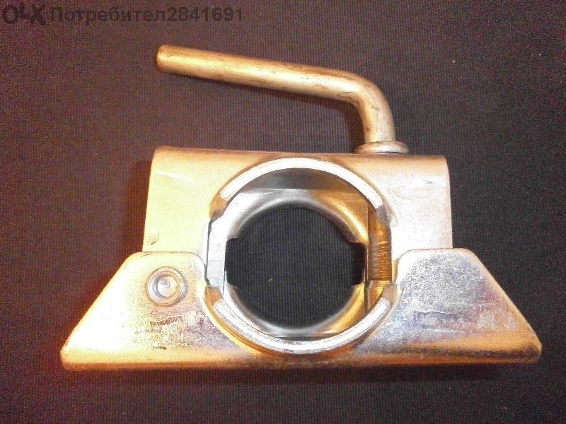 Скоба за опорно колело на туристическо ремарке