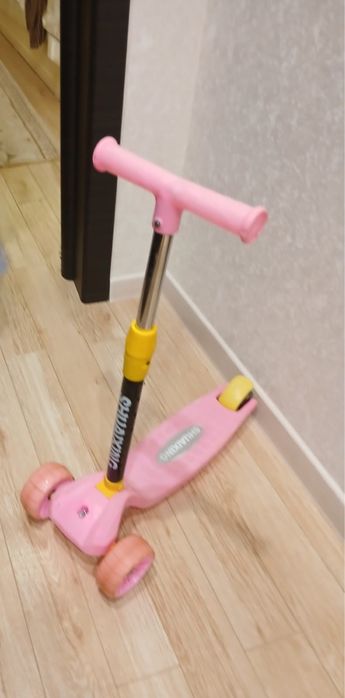 Продам самокат доя девочки