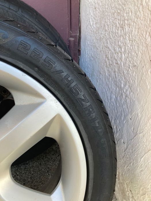 Гуми с алуминиеви джанти 2 броя зимни гуми нови и 2 броя сезонни стари