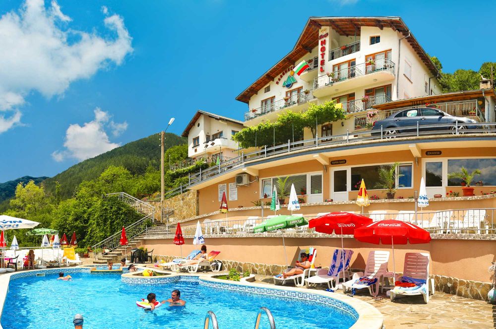 Лятна почивка на Балкан с топъл минерален басейн