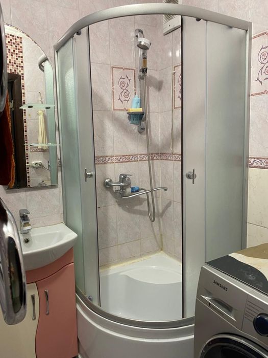 Душевая кабина на 80 с дверьми