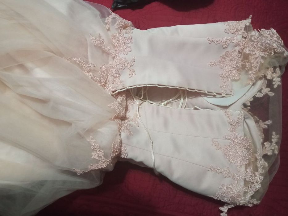 Бална рокля в цвят бебешко розово