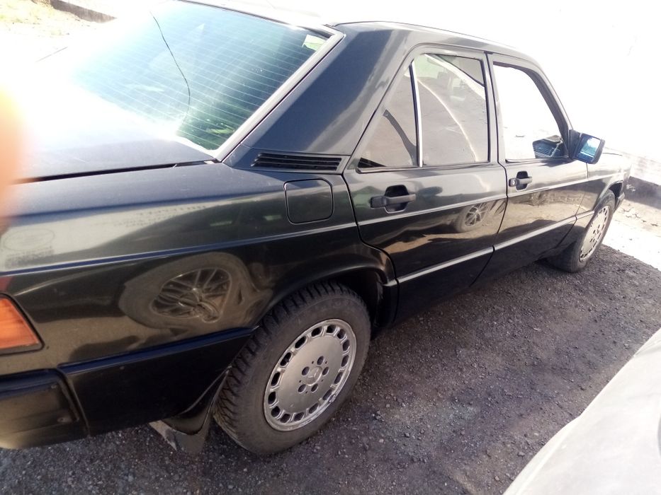 На полном ходу мерс 190