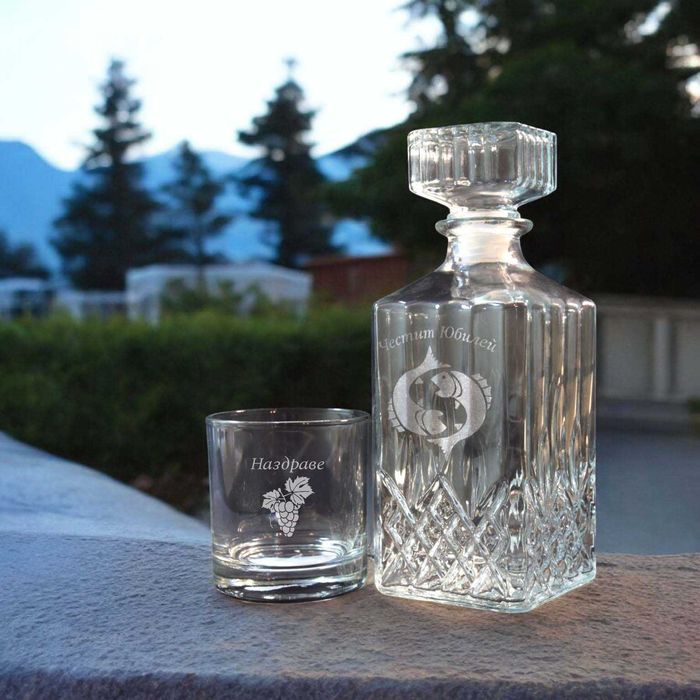 Лазерно гравирани по ваш избор ПРОМО СЕТОВЕ от стъклени чаши + гарафа