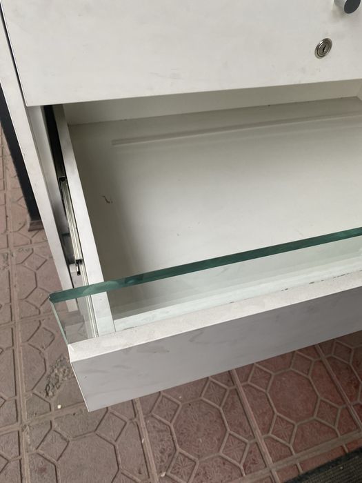 Витрина для всего  угодно