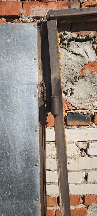 Продам железную дверь