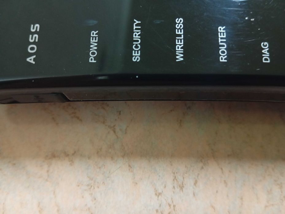 Продам роутер  Buffalo WHR-300HP.