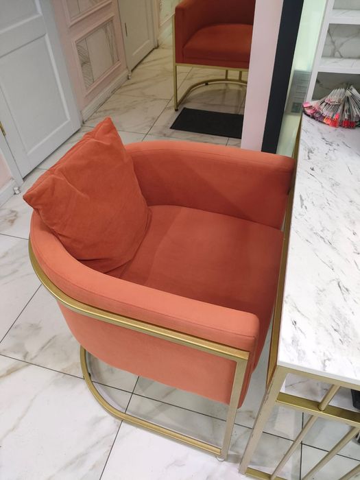 Продам кресло оранжевое