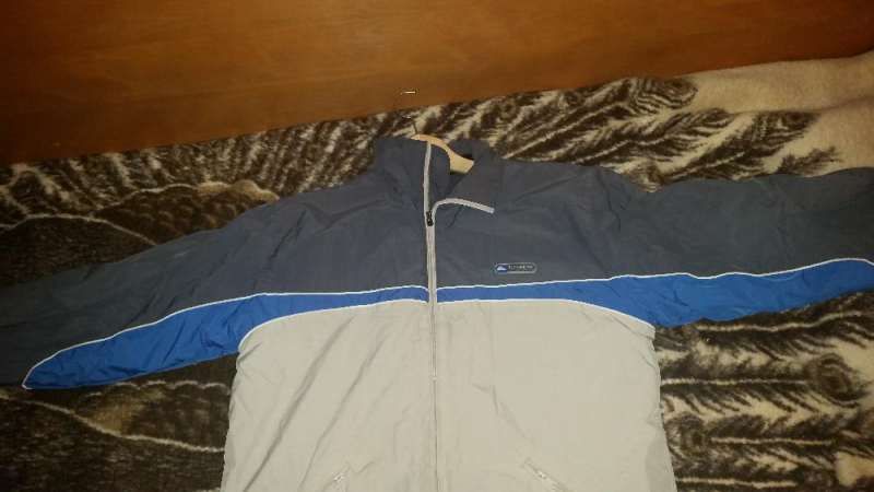 Продавам оригинално яке "Quiksilver"