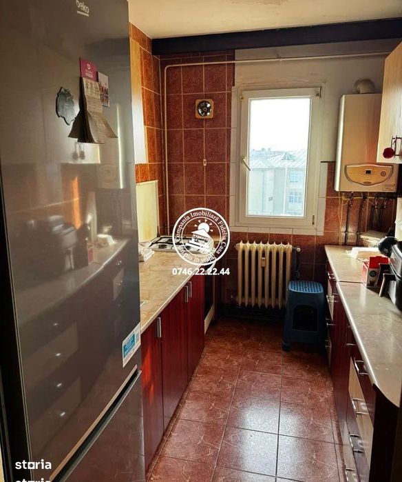 Apartament 3 camere de vanzare, Podu Ros