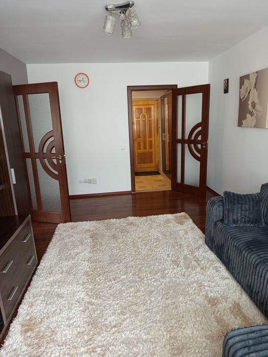 Închiriez apartament