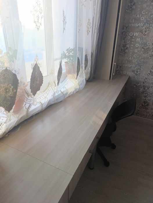 Продам школьный стол