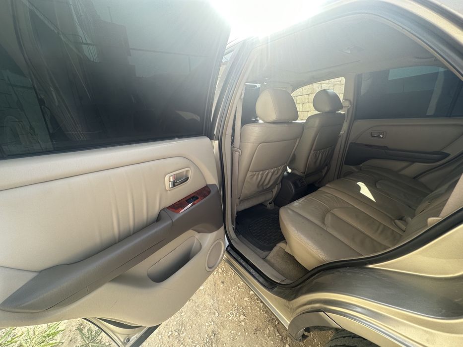 ЛексусРХ-300