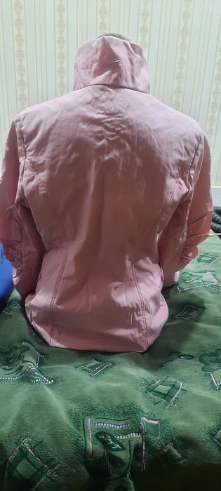 Продаю куртки женские